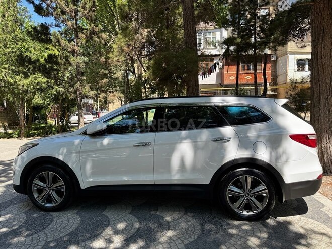 Hyundai Grand Santa Fe-5