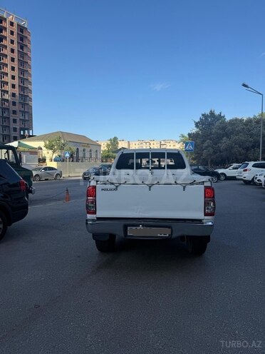 Toyota Hilux 2014, 180,051 km - 2.5 л - Bakı
