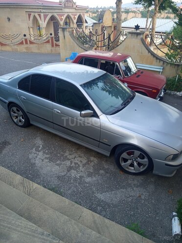 BMW 525 1998, 300,000 km - 2.5 l - Quba