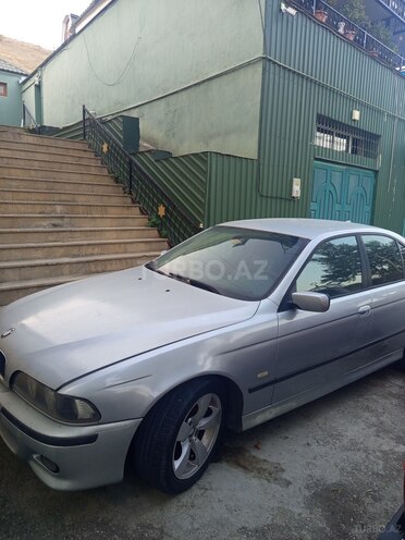 BMW 525 1998, 300,000 km - 2.5 l - Quba