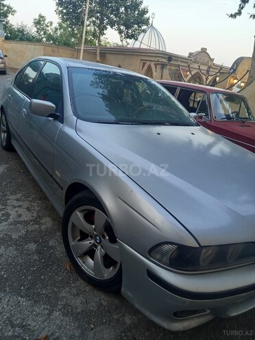 BMW 525 1998, 300,000 km - 2.5 l - Quba