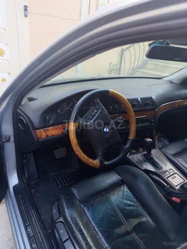 BMW 525 1998, 300,000 km - 2.5 l - Quba