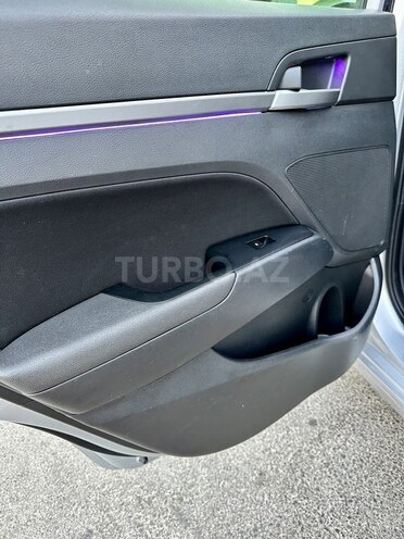 Hyundai Elantra 2018, 176,000 km - 2.0 л - Bakı