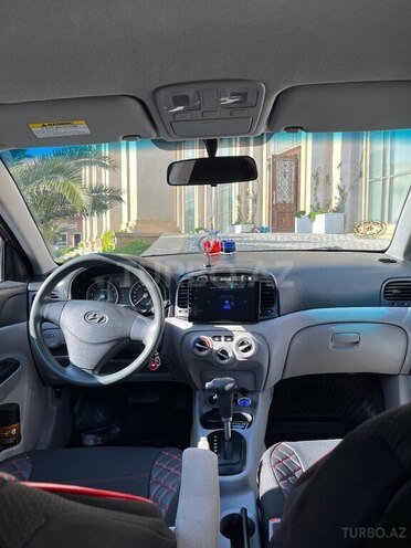 Hyundai Accent-4
