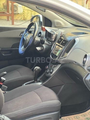 Chevrolet Aveo-12