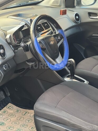 Chevrolet Aveo-10