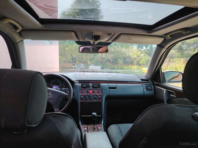 Mercedes E 220 d 2001, 375,246 km - 2.2 l - Bakı