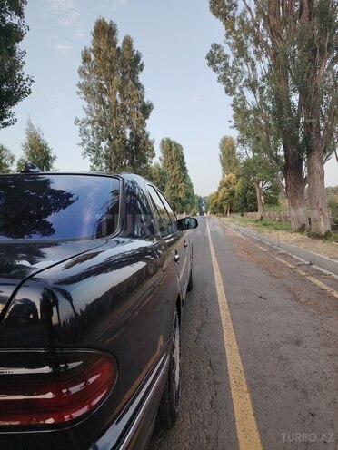 Mercedes E 220 d 2001, 375,246 km - 2.2 l - Bakı