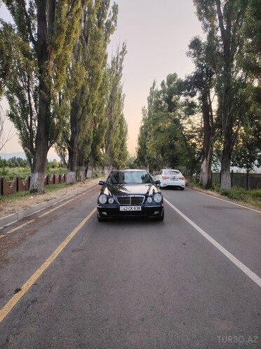 Mercedes E 220 d 2001, 375,246 km - 2.2 l - Bakı