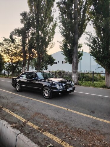 Mercedes E 220 d 2001, 375,246 km - 2.2 l - Bakı