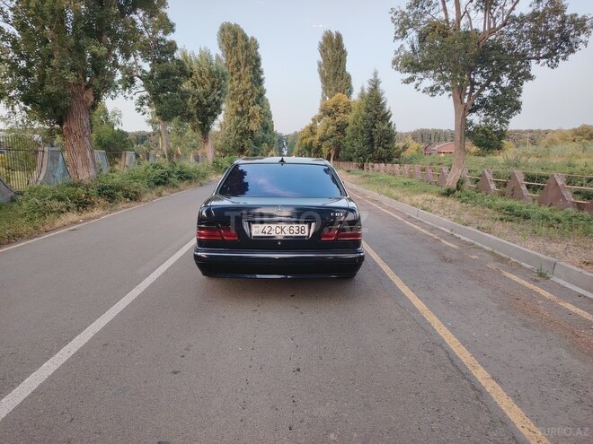 Mercedes E 220 d 2001, 375,246 km - 2.2 l - Bakı