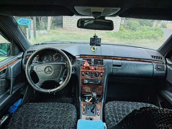 Mercedes E 200 1997, 396,000 km - 2.0 l - Qazax