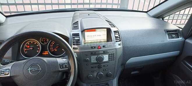 Opel Zafira-8
