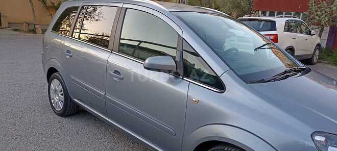 Opel Zafira-10