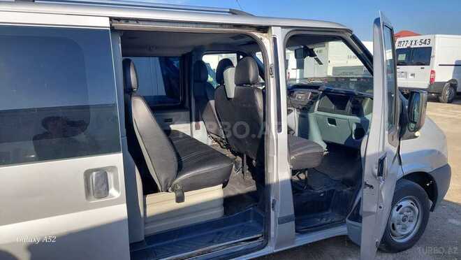 Ford Transit-8