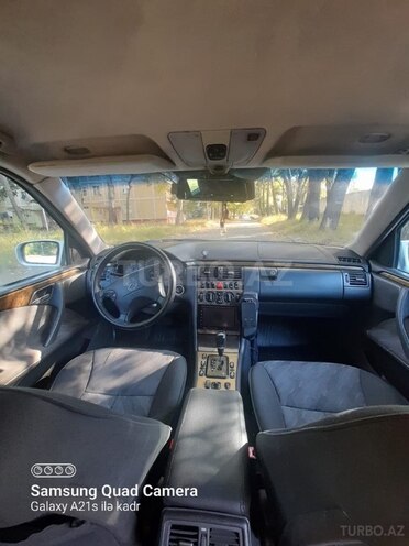 Mercedes E 270 2001, 274,000 km - 2.7 l - Bakı