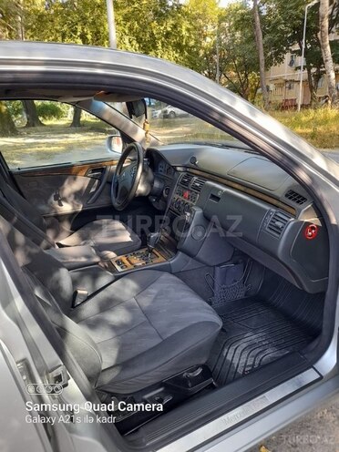 Mercedes E 270 2001, 274,000 km - 2.7 l - Bakı