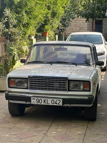 LADA (VAZ) 2107-2