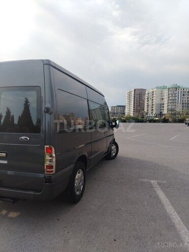 Ford Transit-7