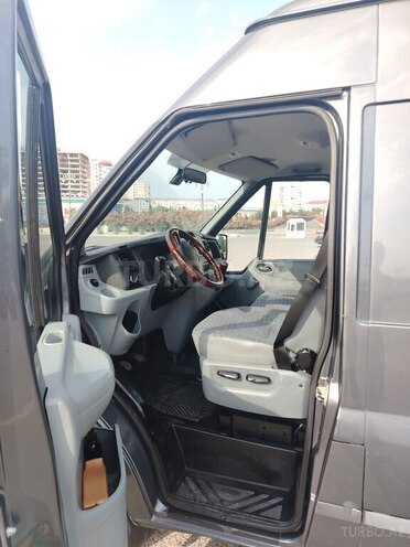 Ford Transit-10