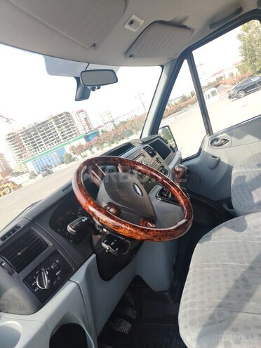 Ford Transit-11