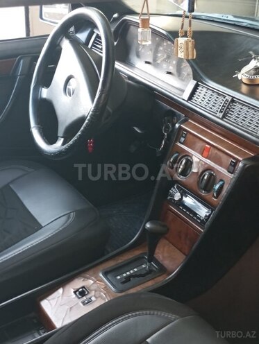 Mercedes E 250 1993, 551,298 km - 2.5 l - Neftçala