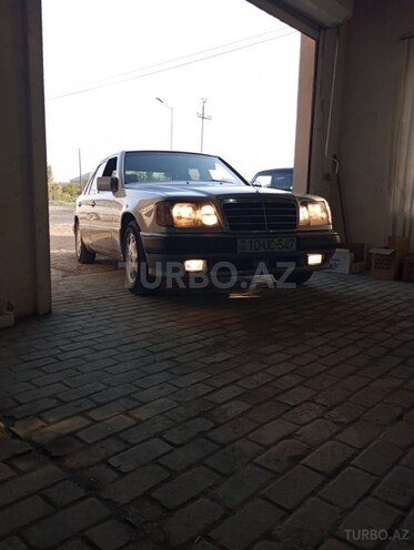 Mercedes E 250 1993, 551,298 km - 2.5 l - Neftçala