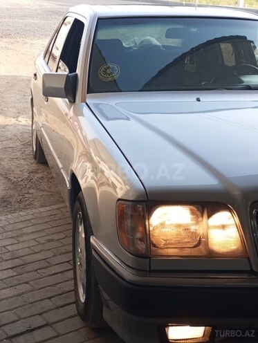 Mercedes E 250 1993, 551,298 km - 2.5 l - Neftçala