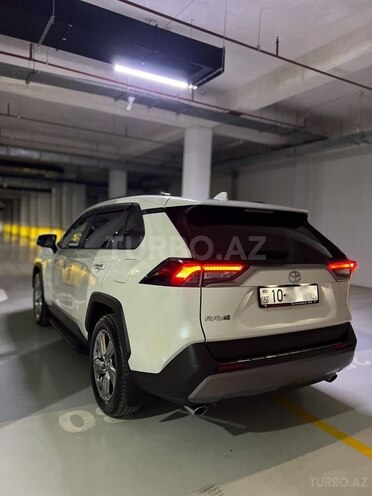 Toyota RAV4-4