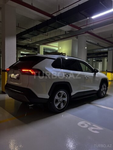 Toyota RAV4-6