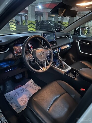 Toyota RAV4-14