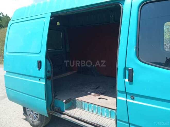 Ford Transit-5