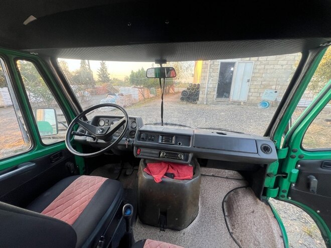 Mercedes 208 D 1993, 254,000 km - 2.4 л - Sabirabad