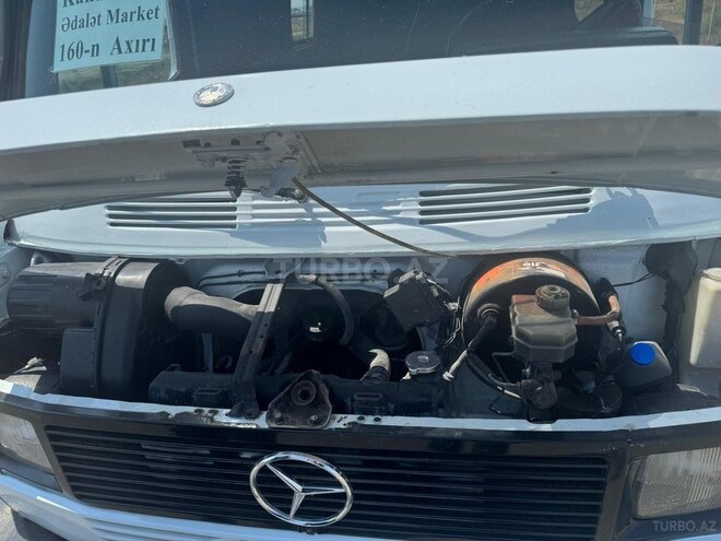 Mercedes 208 D-8