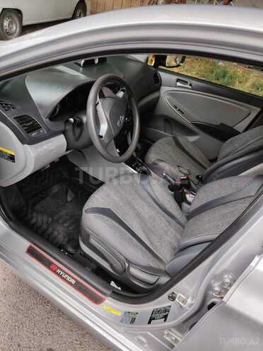 Hyundai Accent-6