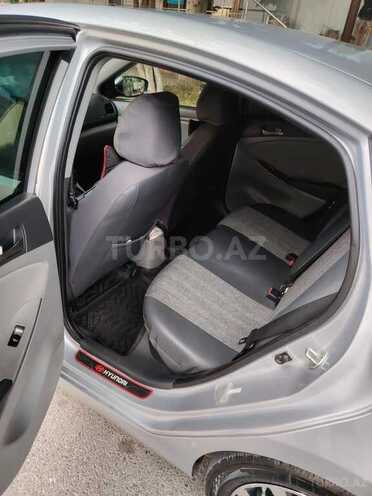 Hyundai Accent-3