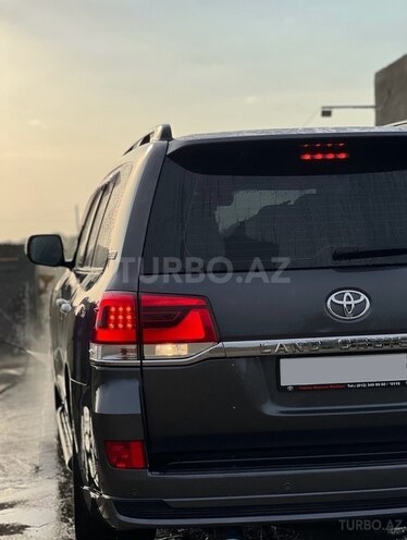 Toyota Land Cruiser-4