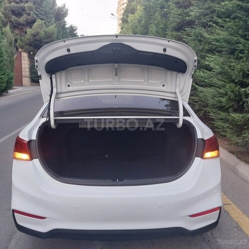 Hyundai Accent-13