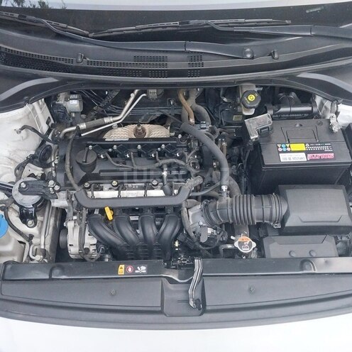 Hyundai Accent-5