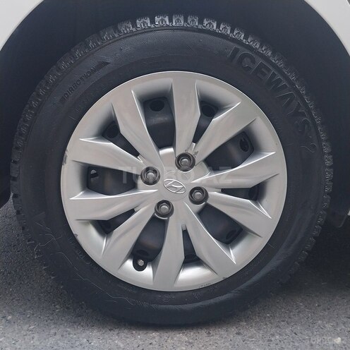 Hyundai Accent-16
