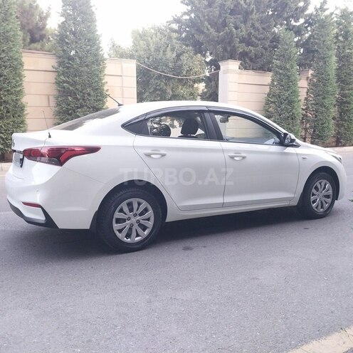 Hyundai Accent-11