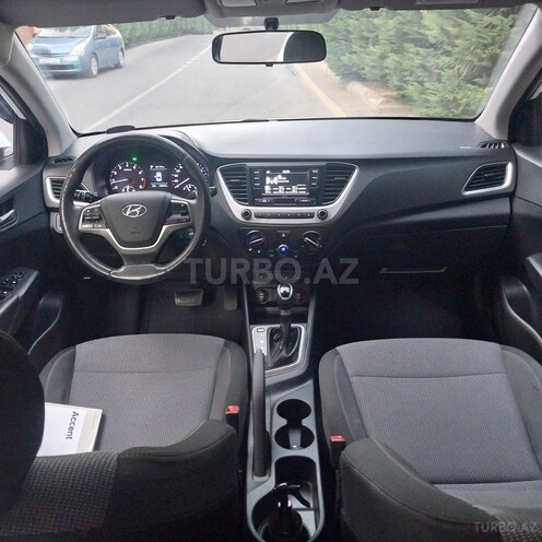 Hyundai Accent-4