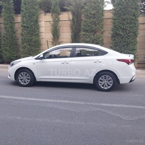 Hyundai Accent-10