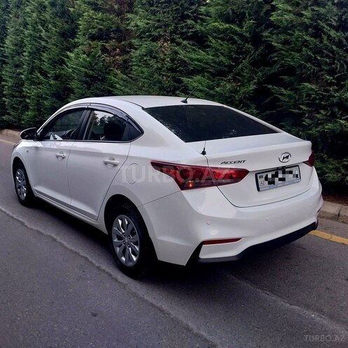 Hyundai Accent-2