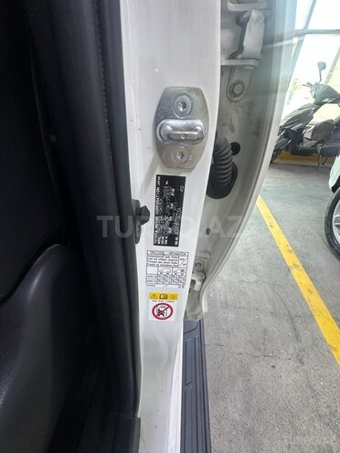 Toyota Land Cruiser Prado-16