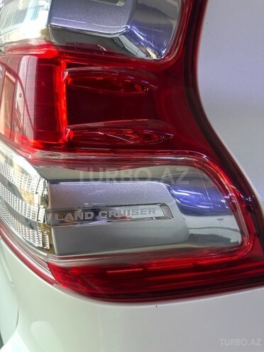 Toyota Land Cruiser Prado-18