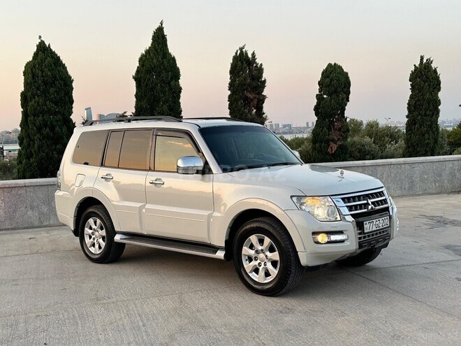 Mitsubishi Pajero 2010, 202,650 km - 3.5 л - Bakı