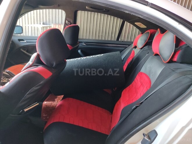 BMW 318 2002, 300,000 km - 2.0 l - Tovuz