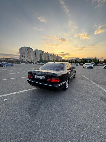 Mercedes E 270 2001, 350,000 km - 2.7 l - Sumqayıt