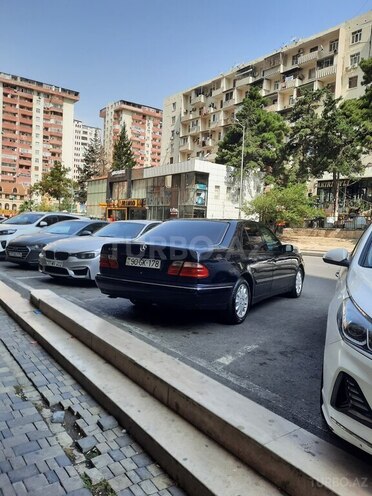 Mercedes E 240 2001, 286,000 km - 2.6 л - Bakı